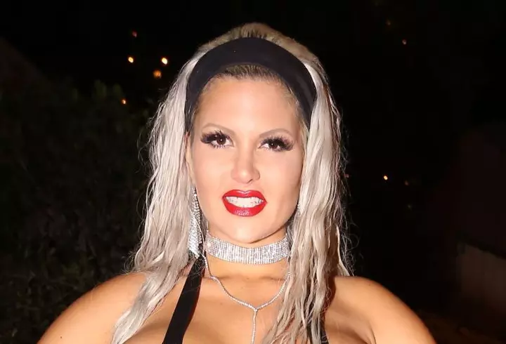 Elena Băsescu a plecat din țară împreună cu iubitul, după ce s-a aflat că e însărcinată