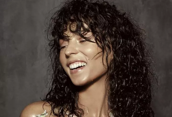 Monica Bârlădeanu, despre viaţa înainte de celebritate: "Provin dintr-o familie religioasă. M-aş fi măritat cu preotul satului!"