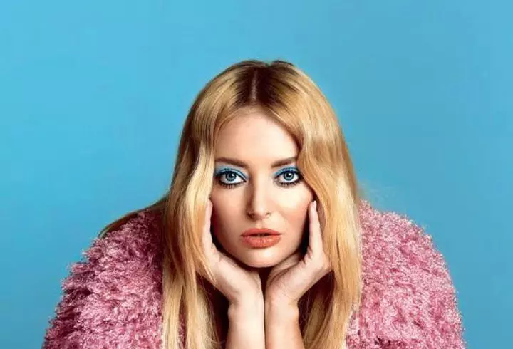 Ce culoare de păr se poartă primavara aceasta şi cum să faci suviţe perfecte