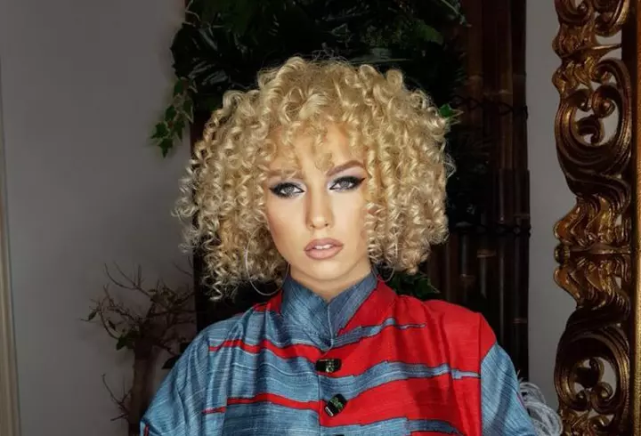 Monica Bârlădeanu, despre viaţa înainte de celebritate: "Provin dintr-o familie religioasă. M-aş fi măritat cu preotul satului!"