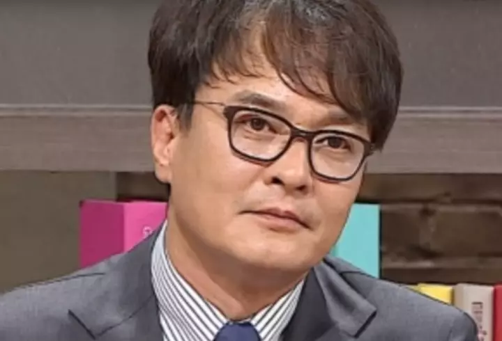 Brigitte Macron a impresionat într-o ţinută roz! Geanta valorează peste 3.000 de euro