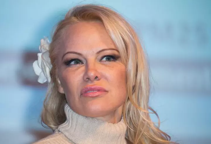 Monica Bârlădeanu, despre viaţa înainte de celebritate: "Provin dintr-o familie religioasă. M-aş fi măritat cu preotul satului!"