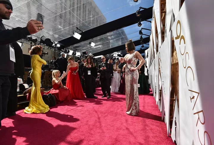 Petrecerea burlăcițelor – Meghan Markle sărbătorește azi cu prietenele, într-un loc secret