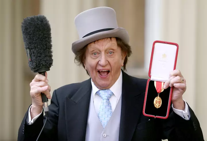 Monica Bârlădeanu, despre viaţa înainte de celebritate: "Provin dintr-o familie religioasă. M-aş fi măritat cu preotul satului!"