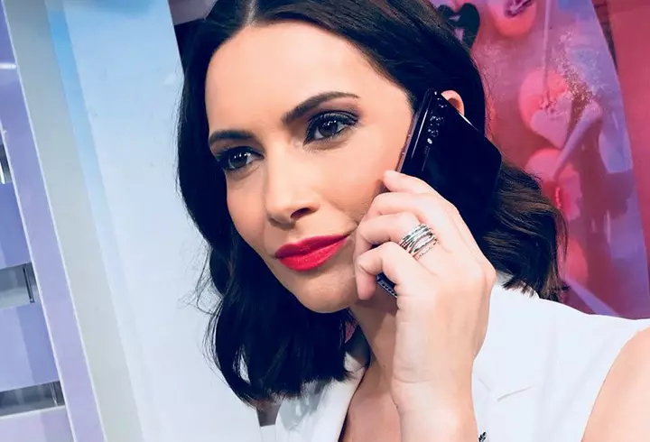 Ea este Maye Musk, mama celebrului Elon, care, la 70 de ani, face modelling la fel de bine ca fiul său afaceri