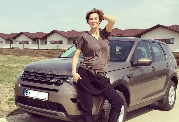 Ce reacție au Corina Caragea și Oana Roman când văd fotografii mai vechi cu ele