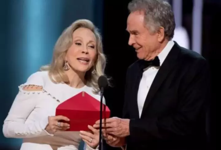 Ea este Maye Musk, mama celebrului Elon, care, la 70 de ani, face modelling la fel de bine ca fiul său afaceri