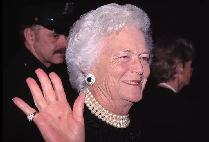 8 ani de relaţie şi 5 copii n-au stins pasiunea în cuplul Anca Serea - Adi Sînă