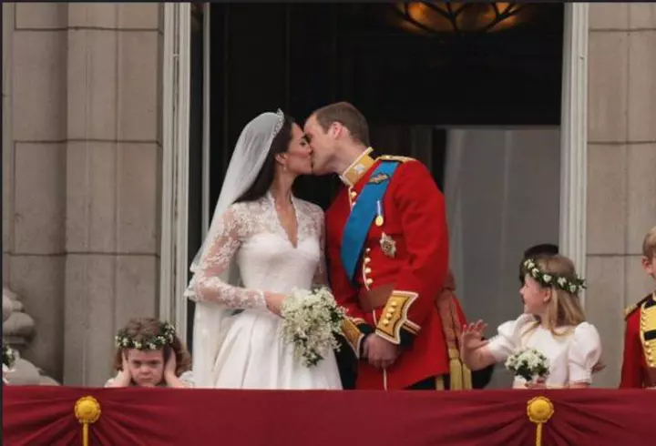 Au apărut primele fotografii oficiale cu Prințul Harry și Meghan Markle