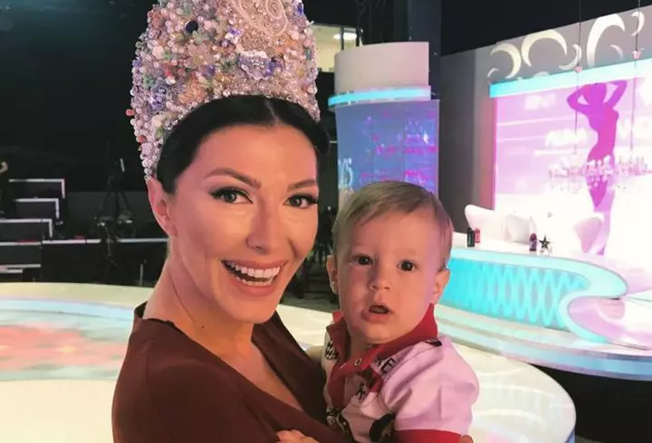 Ea este Maye Musk, mama celebrului Elon, care, la 70 de ani, face modelling la fel de bine ca fiul său afaceri