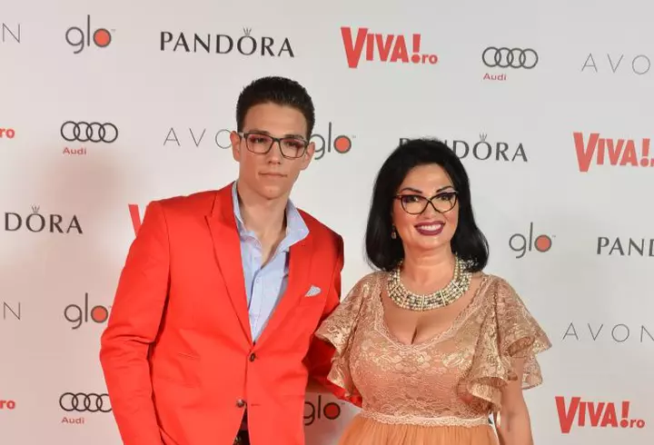 Ruxi, ținută mega excentrică la petrecerea VIVA! Outfitul ei a atras toate privirile