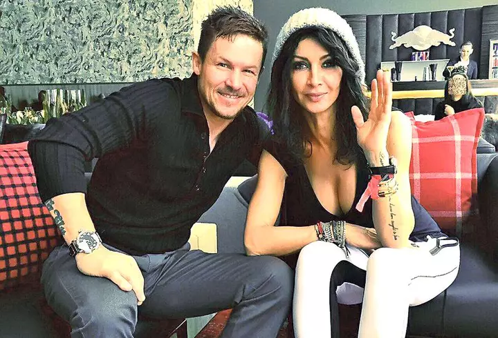 Ariana Grande, schimbare de look spectaculoasă. Artista e de nerecunoscut!