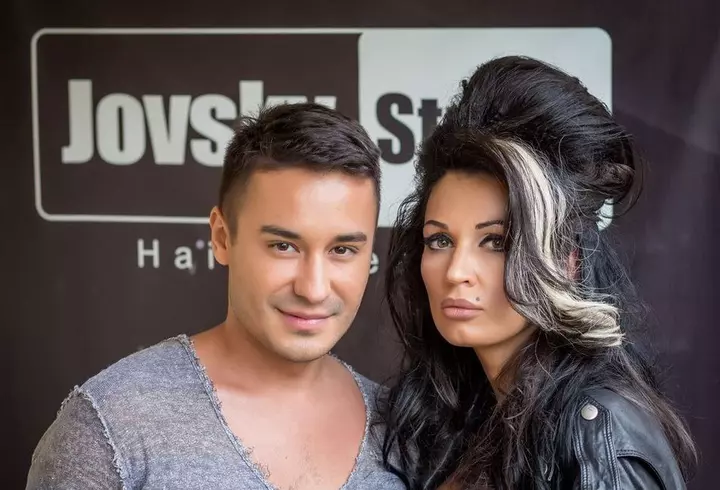 Părinții o susțin necondiționat pe Nicole Cherry. Cum a trecut artista peste despărțirea de iubit