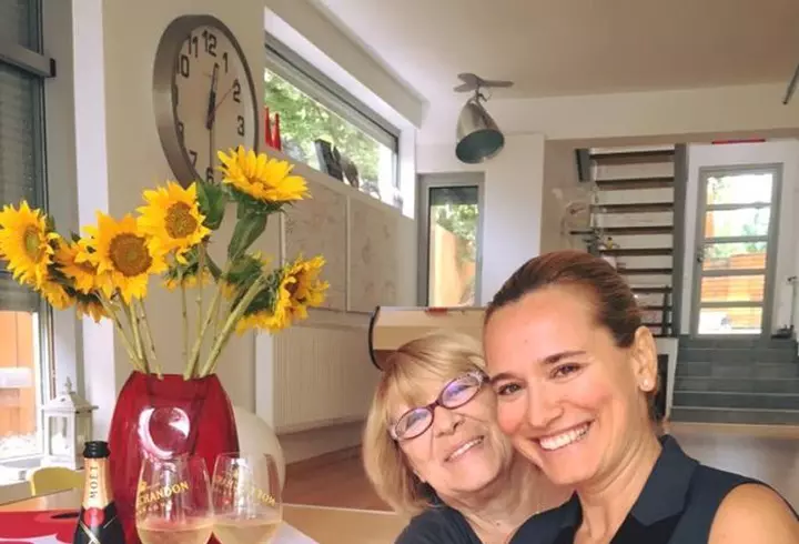 Părinții o susțin necondiționat pe Nicole Cherry. Cum a trecut artista peste despărțirea de iubit