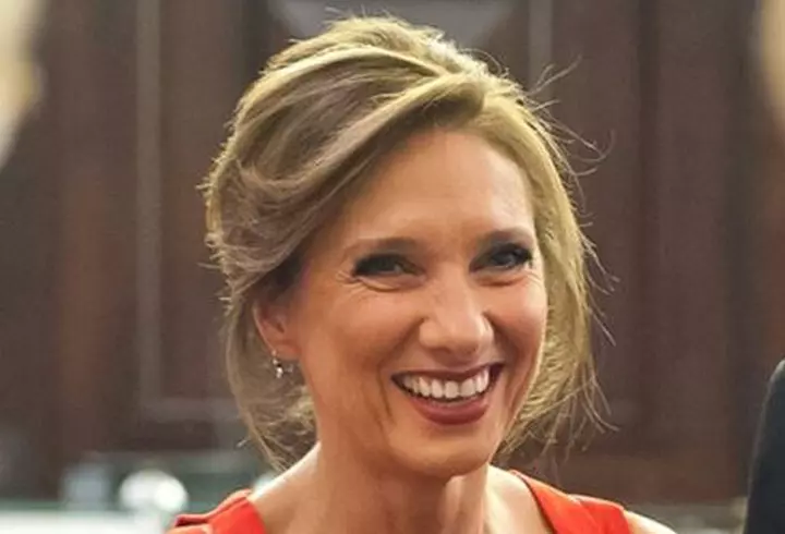 Ariana Grande, schimbare de look spectaculoasă. Artista e de nerecunoscut!