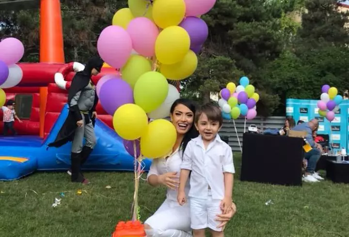 Ariana Grande, schimbare de look spectaculoasă. Artista e de nerecunoscut!