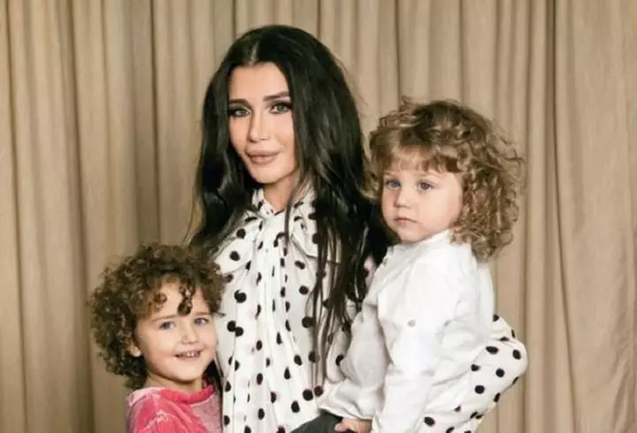 Ariana Grande, schimbare de look spectaculoasă. Artista e de nerecunoscut!