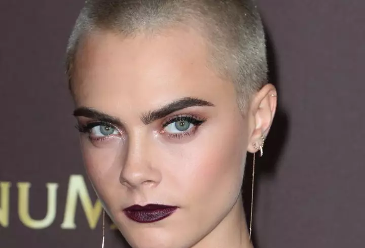 Cum să-ți îngrijești buzele uscate și crăpate