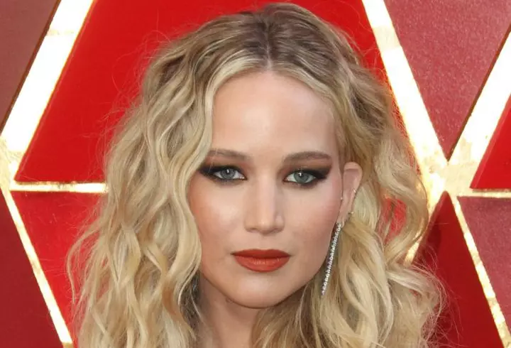 Cum să-ți îngrijești buzele uscate și crăpate