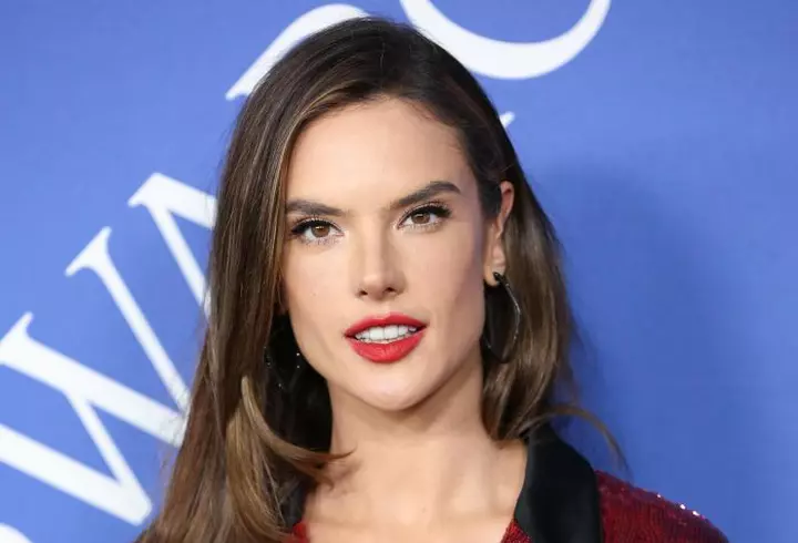 Ce greșeală să eviți când aplici pudra bronzantă