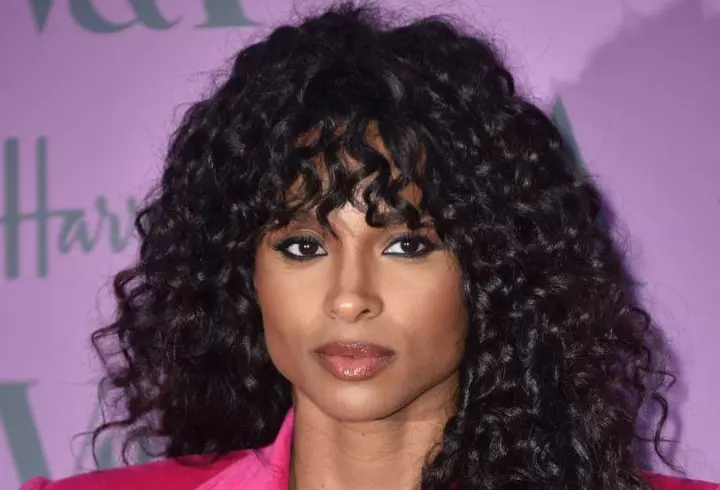 Cum să-ți repari pielea după o noapte de petrecere