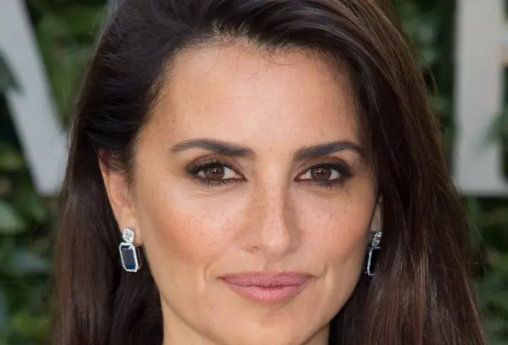 Cum să-ți îngrijești buzele uscate și crăpate