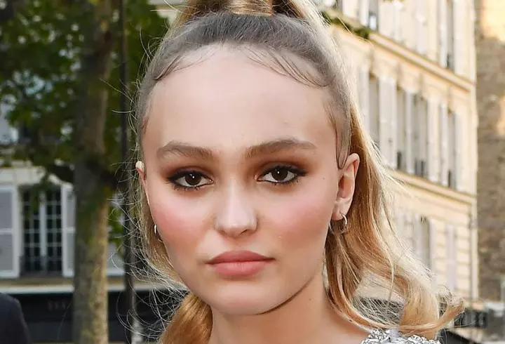 Cum să-ți îngrijești buzele uscate și crăpate