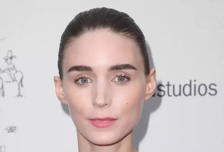 Cum să-ți îngrijești buzele uscate și crăpate