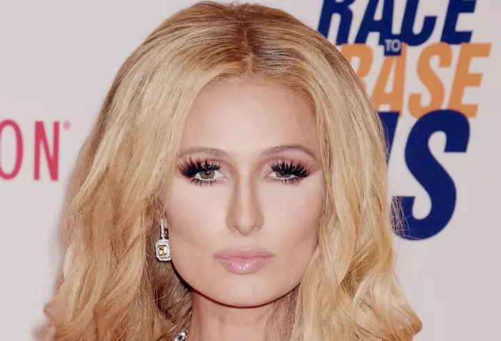 Motivul ciudat pentru care actrița Kristen Bell poartă mănuși în piscină