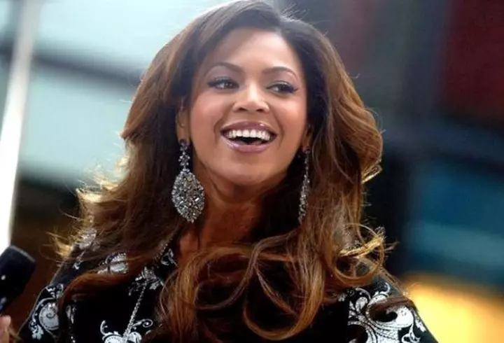 Cum arată Adelina Pestriţu la doar 6 zile după ce a născut! A avut curaj să îmbrace un tricou mulat pe abdomen