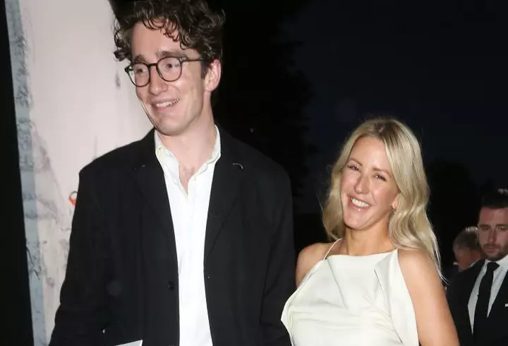 Cum arată Adelina Pestriţu la doar 6 zile după ce a născut! A avut curaj să îmbrace un tricou mulat pe abdomen