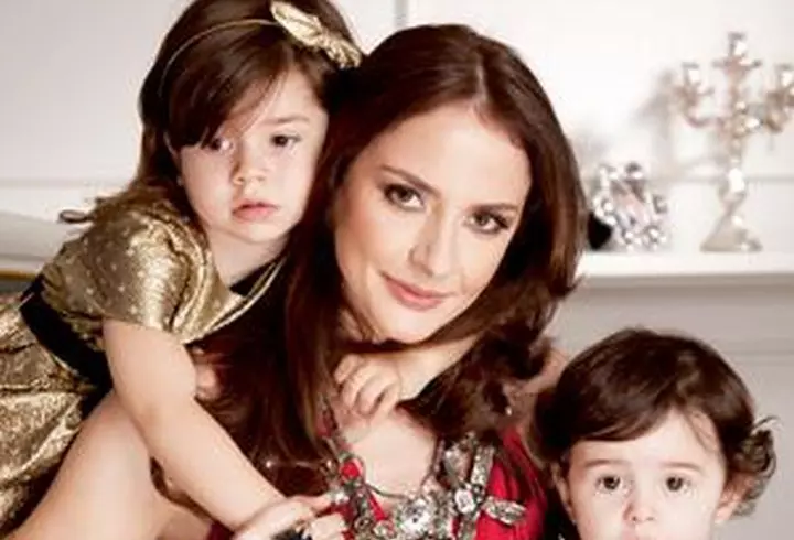 EXCLUSIV / Elena Udrea a născut în toiul nopții, fără medic. ”Asistentele erau speriate”