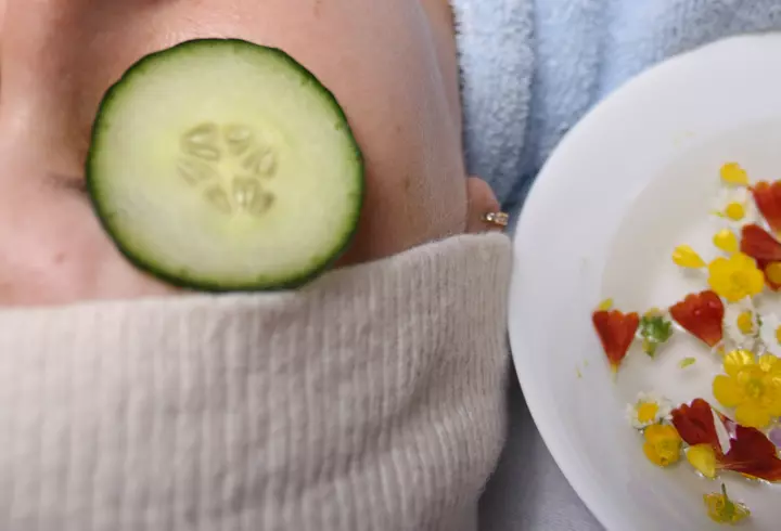 O prepari la tine în bucătărie! Pastă de dinți cu turmeric pentru albire dentară