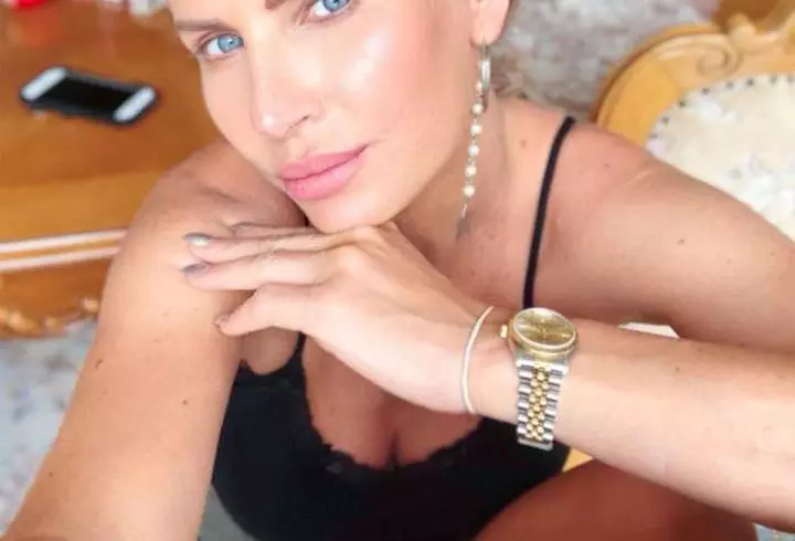 EXCLUSIV / Elena Udrea a născut în toiul nopții, fără medic. ”Asistentele erau speriate”