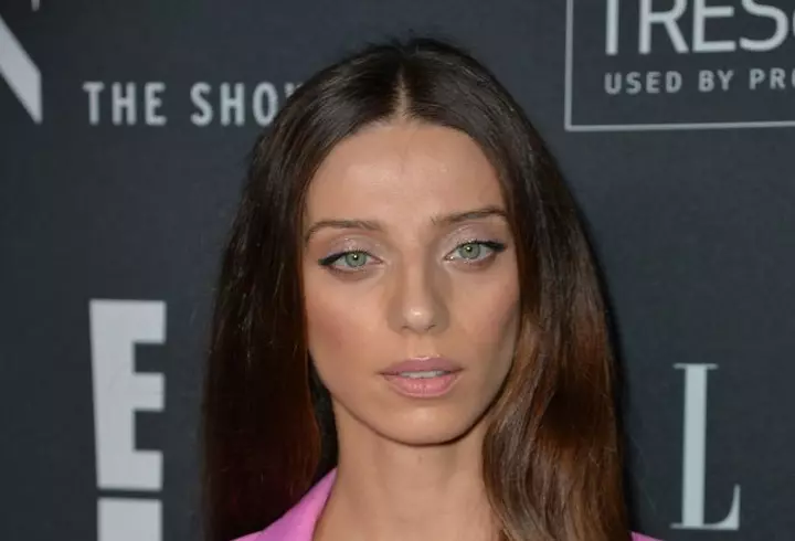 O prepari la tine în bucătărie! Pastă de dinți cu turmeric pentru albire dentară