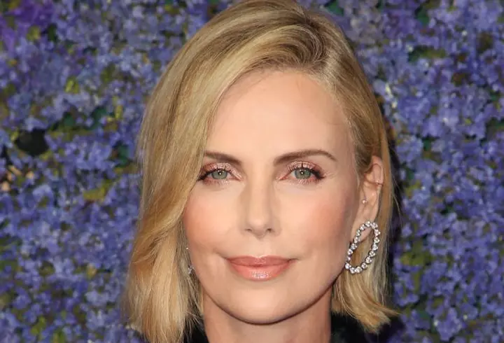 O prepari la tine în bucătărie! Pastă de dinți cu turmeric pentru albire dentară