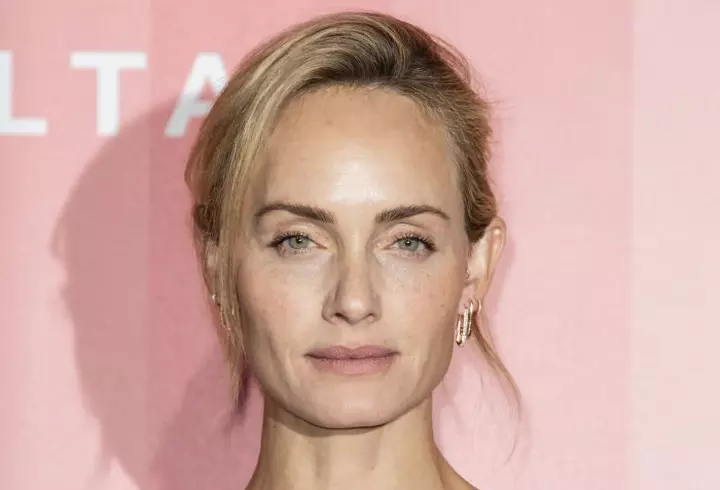 O prepari la tine în bucătărie! Pastă de dinți cu turmeric pentru albire dentară