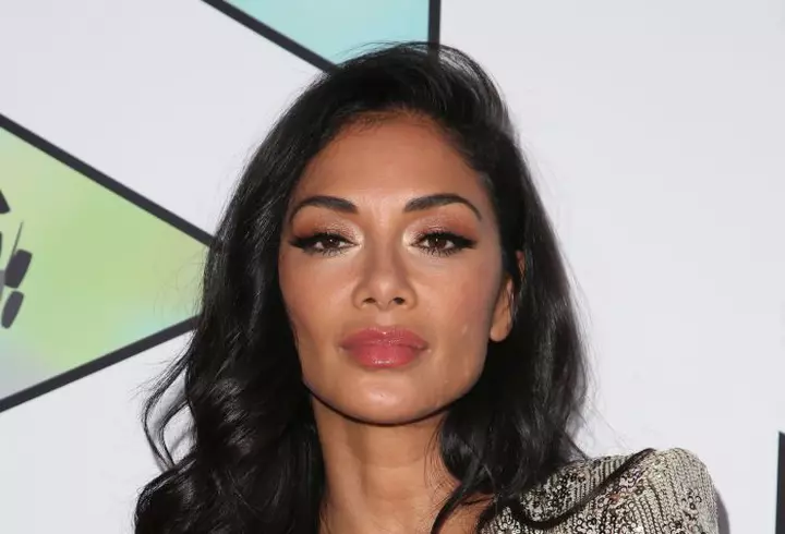 O prepari la tine în bucătărie! Pastă de dinți cu turmeric pentru albire dentară