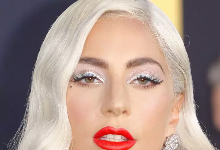 O prepari la tine în bucătărie! Pastă de dinți cu turmeric pentru albire dentară