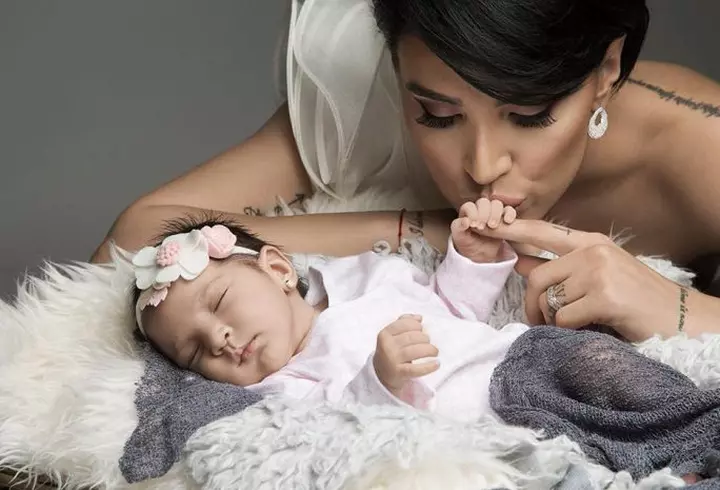 Camelia Potec, apariţie uimitoare după ce a născut. Fiica sa a împlinit o lună