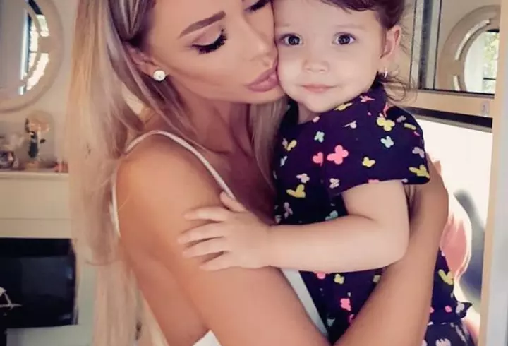 Cum îți îngrijești părul în sezonul rece! Stilistul vedetelor spune tot!