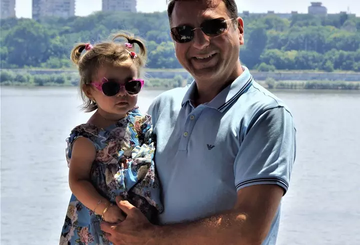 Cum îți îngrijești părul în sezonul rece! Stilistul vedetelor spune tot!