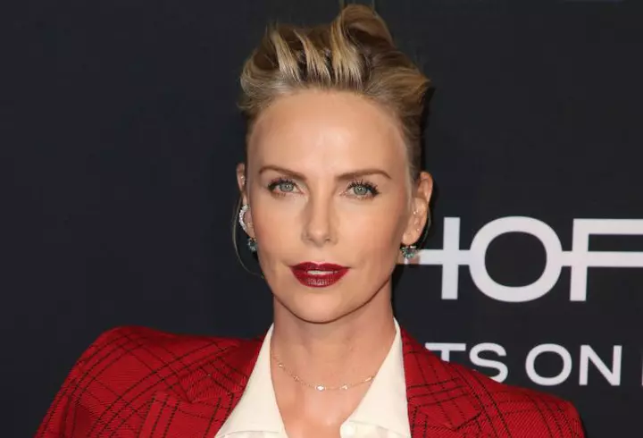 Mască detoxifiantă pentru tenul gras cu argilă și cafea