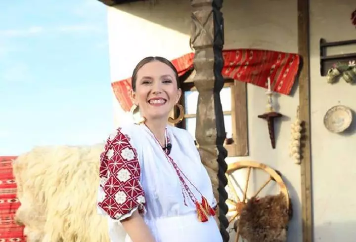 Cum și-au împodobit vedetele brazii de Crăciun. Cine a respectat tendințele și cine nu