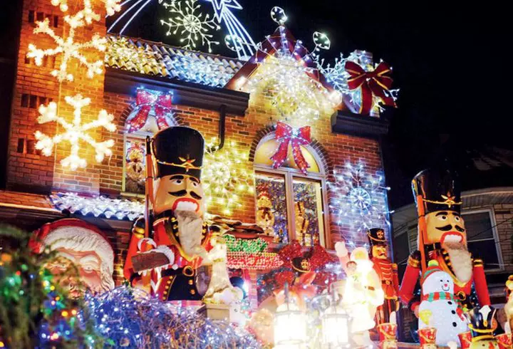 Se mândrește că e fiica lui Adrian Minune! Karmen vorbește în premieră despre prejudecăți: ”Munca mea a fost pusă pe spatele tatălui meu”