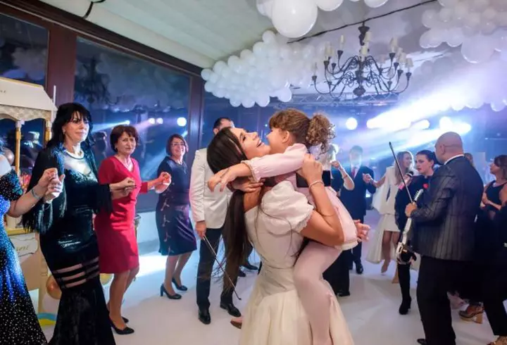 Trecutul neştiut al Ralucăi Bădulescu. Cum arată şi ce face fostul soţ al vedetei