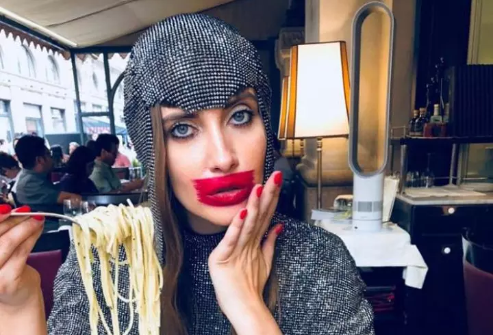 O mai ții minte pe Kitty Cepraga? Cum arată acum actrița care a părăsit România în urmă cu 15 ani!