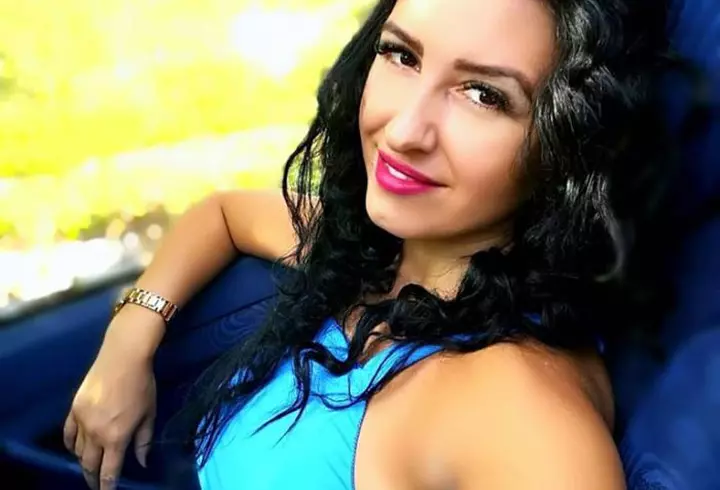 Cum și-au împodobit vedetele brazii de Crăciun. Cine a respectat tendințele și cine nu