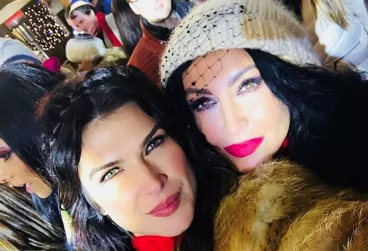 Cum și-au împodobit vedetele brazii de Crăciun. Cine a respectat tendințele și cine nu