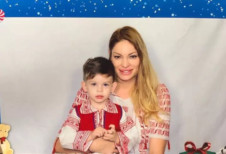 Cum și-au împodobit vedetele brazii de Crăciun. Cine a respectat tendințele și cine nu